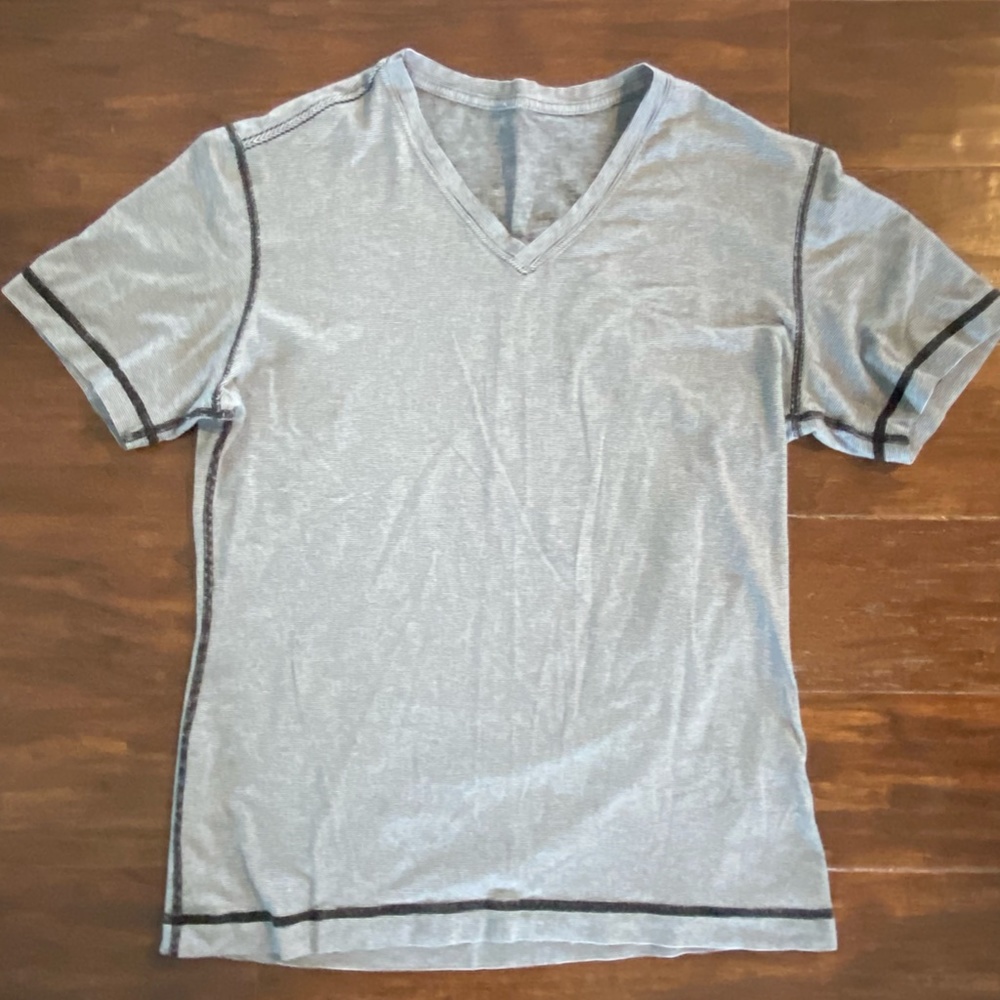 Lululemon Mens Striped Short Sleeved V-neck T-shirt, black and white